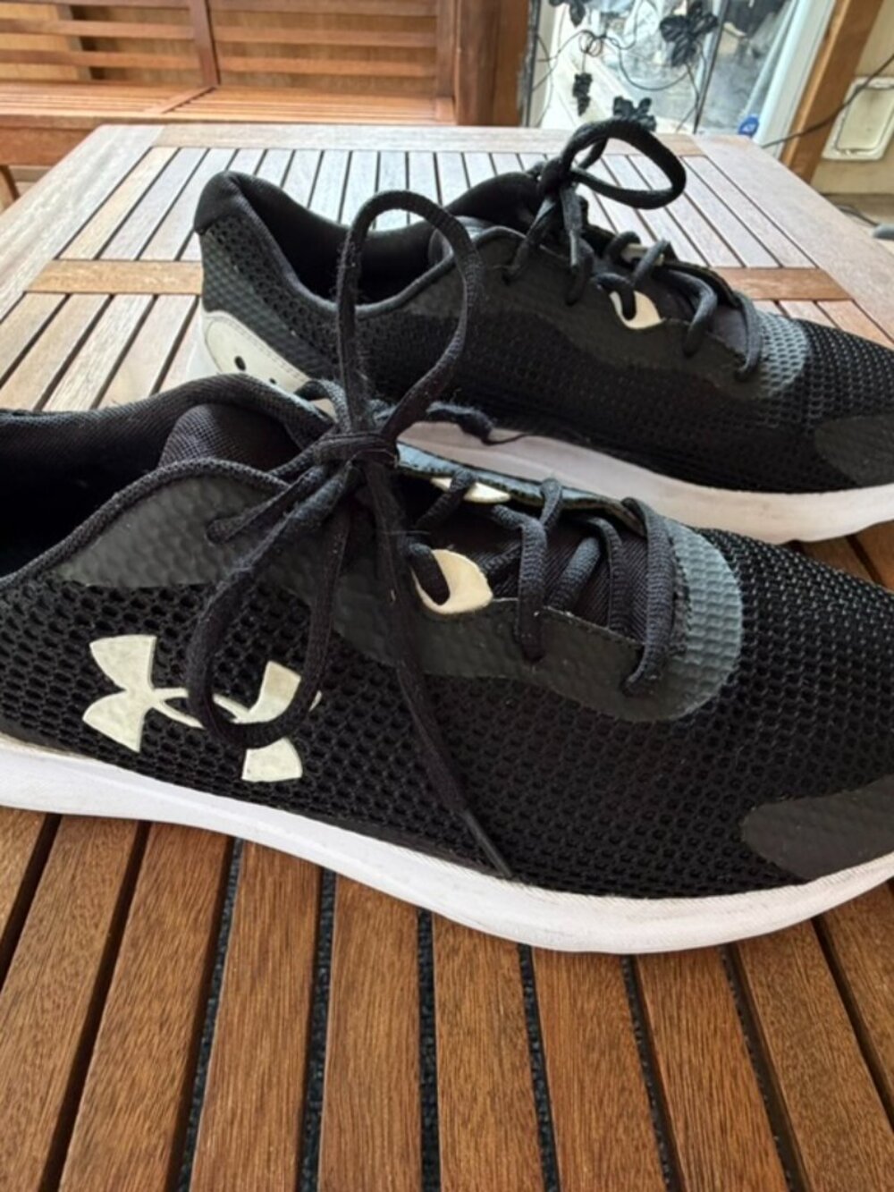 Under Armour 3024883-001 Black White Running Shoes Men’s Size 15
